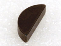 Krysskil B 3mm. L 12,5mm. H 5mm.